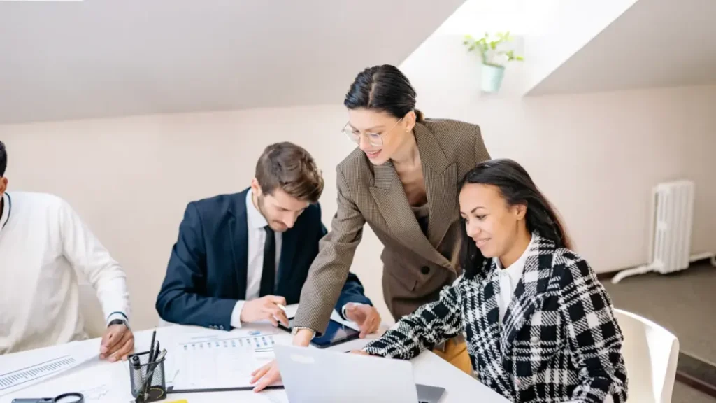 Run Better Meetings Like a Pro: 11 Etiquette Rules for Business Success